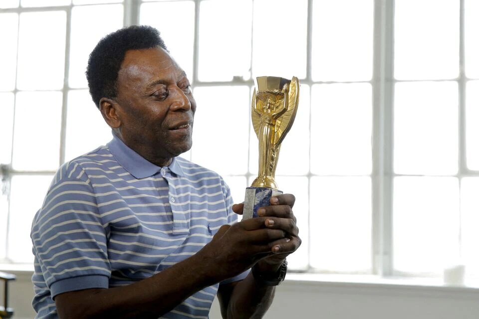 Legendary Brazilian football player Pele poses for a portrait with his 1958 World Cup trophy during an interview in New York, US, on April 26, 2016. REUTERS/Lucas Jackson/
