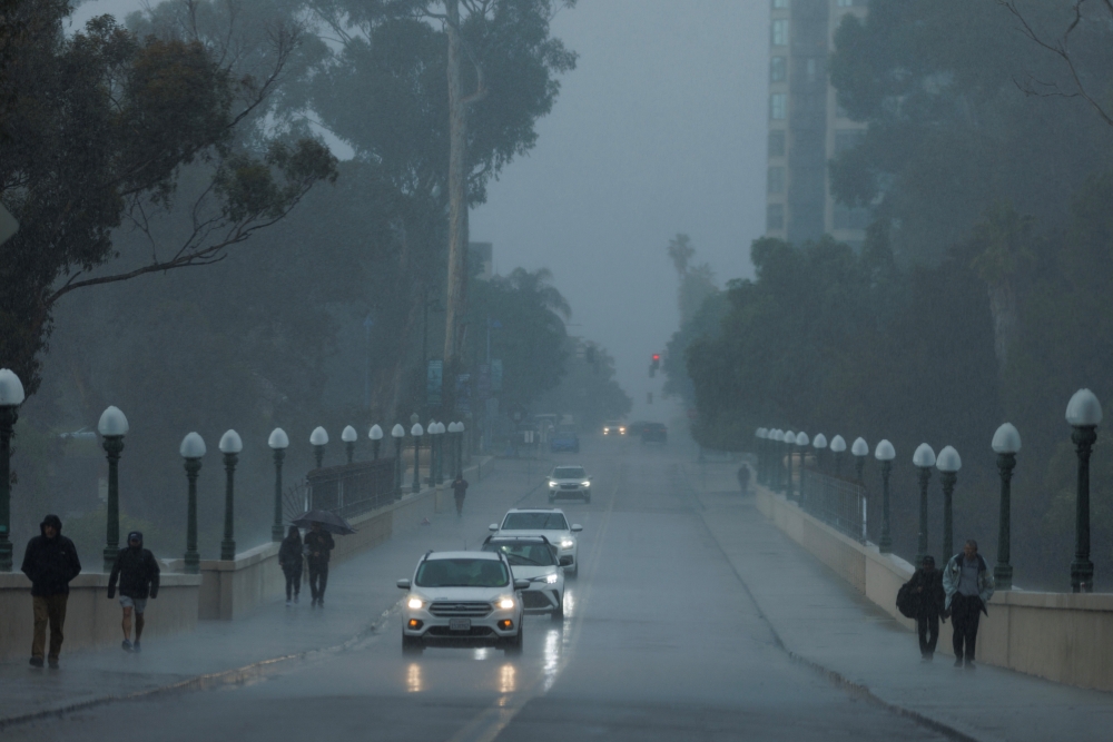 A winter rain storm brings welcome moisture to San Diego, California, US, December 12, 2022. (REUTERS/Mike Blake)