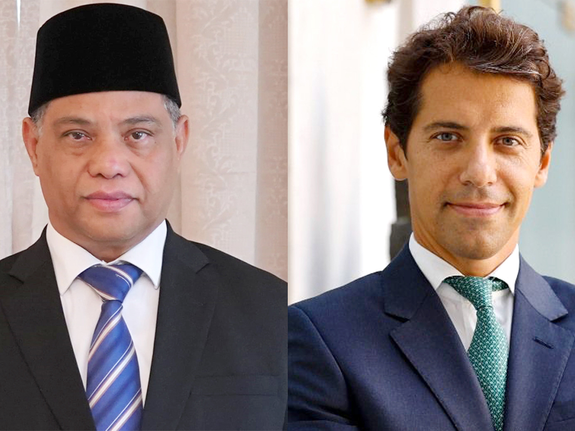 Ambassador of Indonesia H E Ridwan Hassan (left) and Ambassador of Italy H E Paolo Toschi.