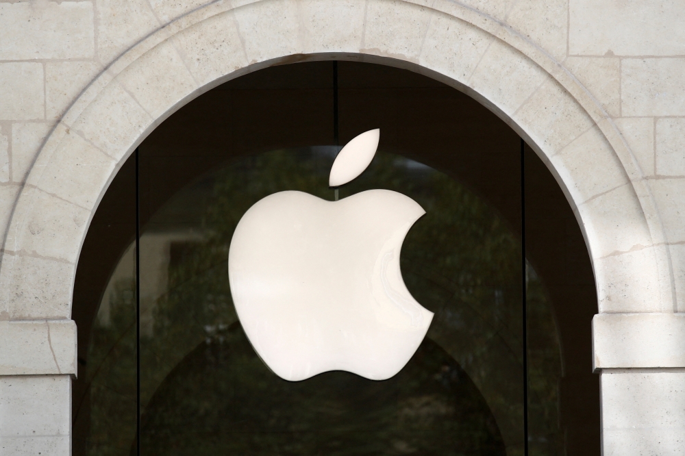 An Apple logo is pictured in an Apple store in Paris, France, September 17, 2021. (REUTERS/Gonzalo Fuentes)