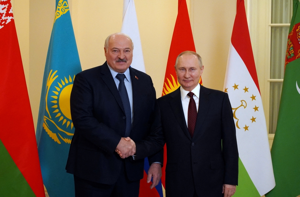 Russian President Vladimir Putin shakes hands with Belarusian President Alexander Lukashenko ahead of a meeting of the Commonwealth of Independent States (CIS) leaders in Saint Petersburg, Russia, on December 26, 2022. Sputnik/Alexei Danichev/Pool via REUTERS 