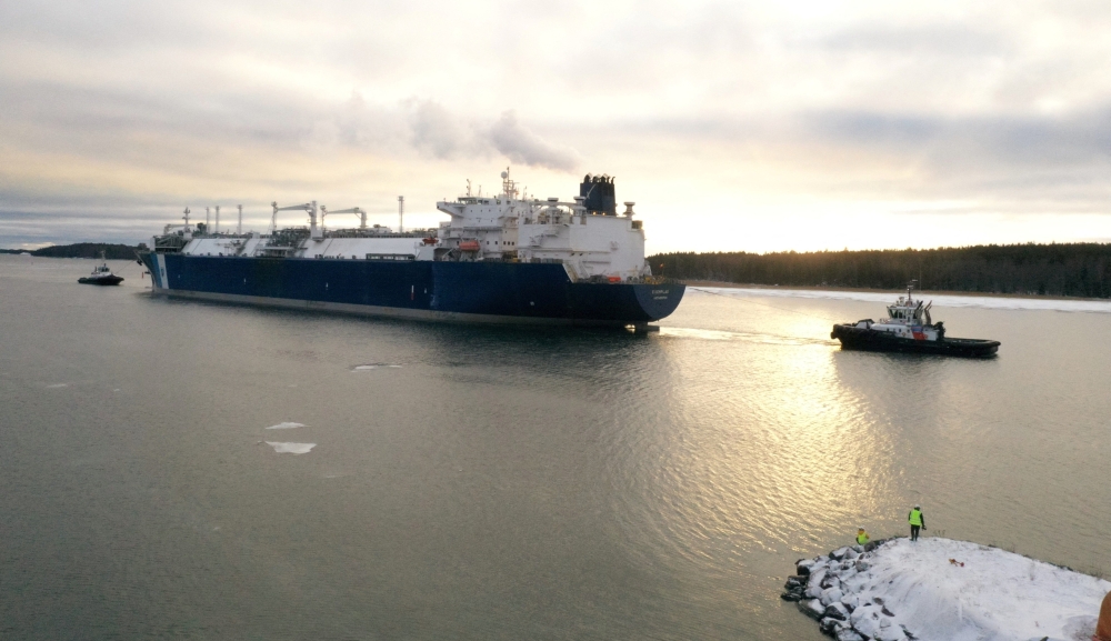 A tugboat and vessel FSRU Exemplar, the floating liquefied natural gas (LNG) terminal, chartered by Finland to replace Russian gas, arrives to the Inkoo port, west of Helsinki, December 28, 2022. Lehtikuva/Jussi Nukari via REUTERS