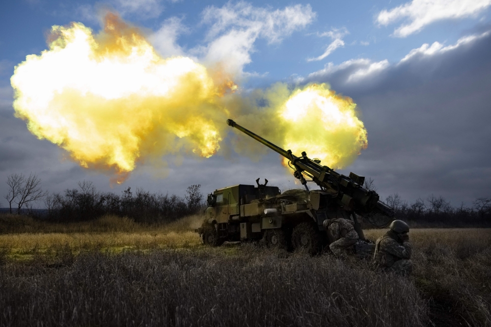 Ukrainian servicemen fire with a CAESAR self-propelled howitzer towards Russian positions in eastern Ukraine on December 28, 2022. (Photo by Sameer Al-Doumy / AFP)