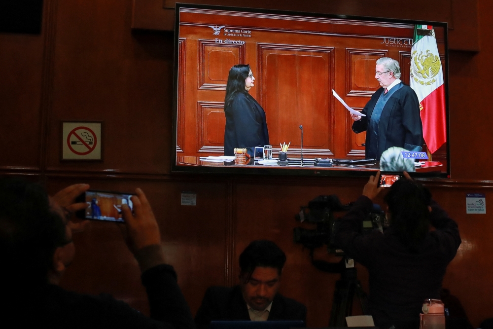 A screen shows the ceremony in which Norma Lucia Pina prepares to take the oath as president of the Supreme Court of Justice, in the press room of the Supreme Court building in Mexico City, Mexico, January 2, 2023. (REUTERS/Henry Romero)