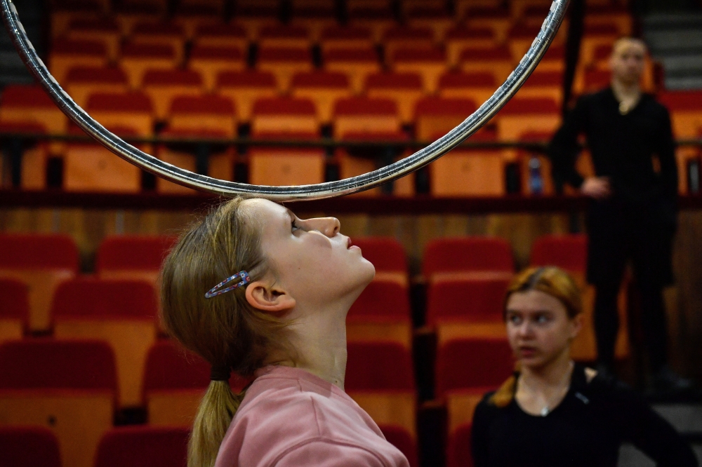 Ukrainian Mariia Kravchenko, a participant of the Yaskrava Arena Dnipro International Children's Circus Festival practices before the competition in Budapest, Hungary, January 1, 2023. Reuters/Marton Monus
