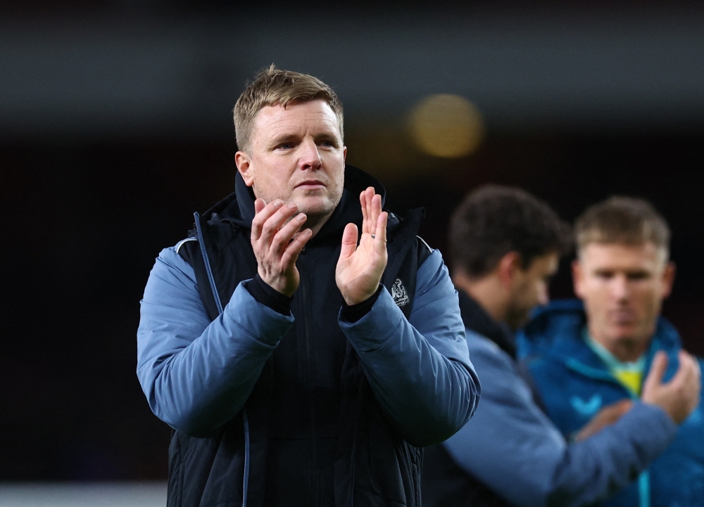 Newcastle United manager Eddie Howe applauds fans after the match REUTERS/David Klein 