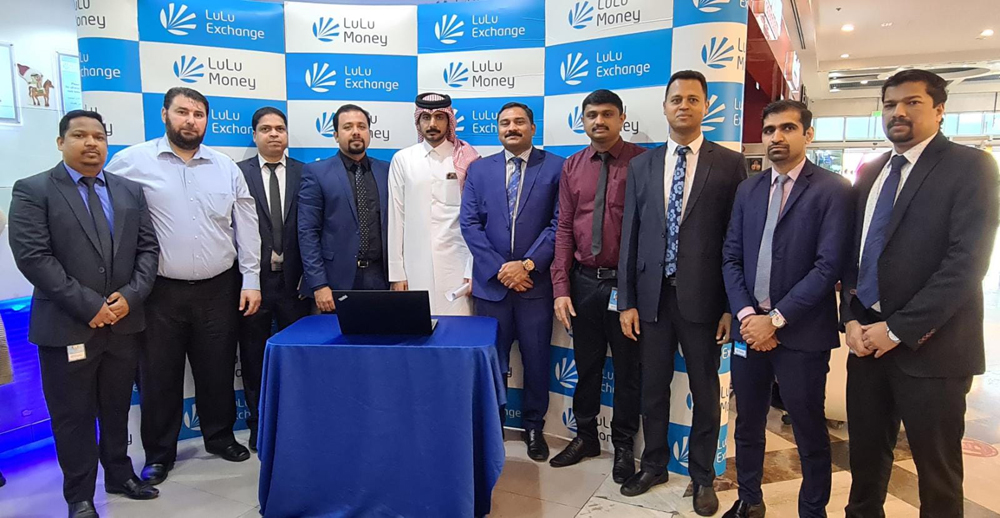  LuLu Exchange Qatar  officials during the ceremony.