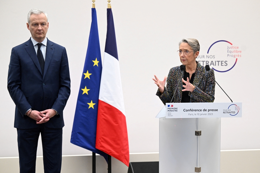 France's Prime Minister Elisabeth Borne (right) and France's Minister for the Economy and Finances Bruno Le Maire at a press conference to present the government's plan for a pension reform in Paris, France, January 10, 2023. (Bertrand Guay/Pool via REUTERS)