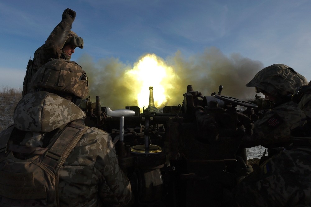 Ukrainian military fire an anti-aircraft weapon, as Russia's attack on Ukraine continues, in Bakhmut, Ukraine, January 10, 2023. (REUTERS/Clodagh Kilcoyne)
