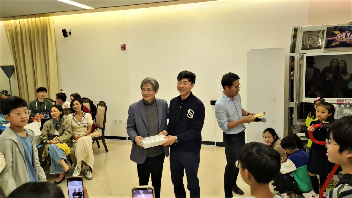 Ambassador of the Republic of Korea to Qatar, HE Joon-ho Lee along with the Korean community as they celebrate the Lunar New Year.