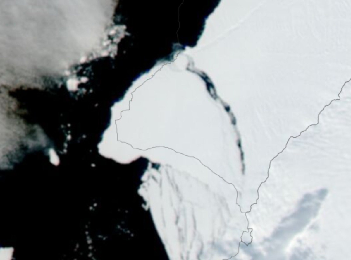 Image was acquired late Monday by Suomi/NPP VIIRS satellite courtesy of @NASA