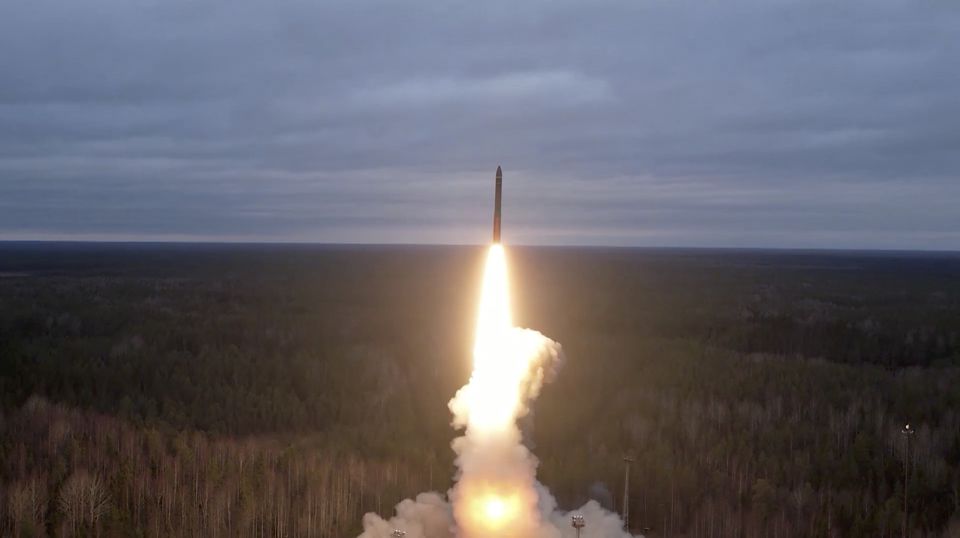 A still image from video, released by the Russian Defence Ministry, shows what it said to be Russia's Yars intercontinental ballistic missile launched during exercises held by the country's strategic nuclear forces at the Plesetsk Cosmodrome, Russia, in this image taken from handout footage released October 26, 2022. Russian Defence Ministry/Handout via REUTERS
