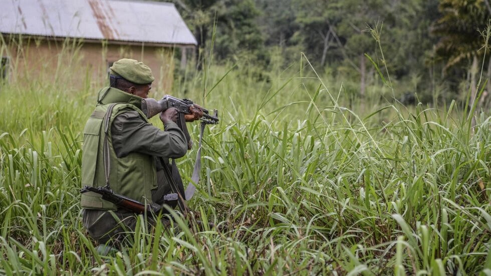 A soldier of the FARDC (Armed Forces of the Democratic Republic of the Congo) takes cover during exchanges of fire with members of the ADF (Allied Democratic Forces) in Opira, North Kivu, on January 25, 2018. File Photo / AFP

