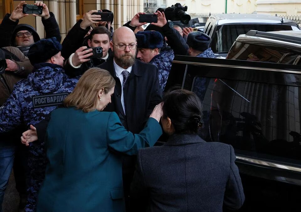 US ambassador to Russia Lynne Tracy gets into a car while leaving the headquarters of Russia's foreign ministry after a meeting in Moscow, Russia, on January 30, 2023. REUTERS/Shamil Zhumatov

