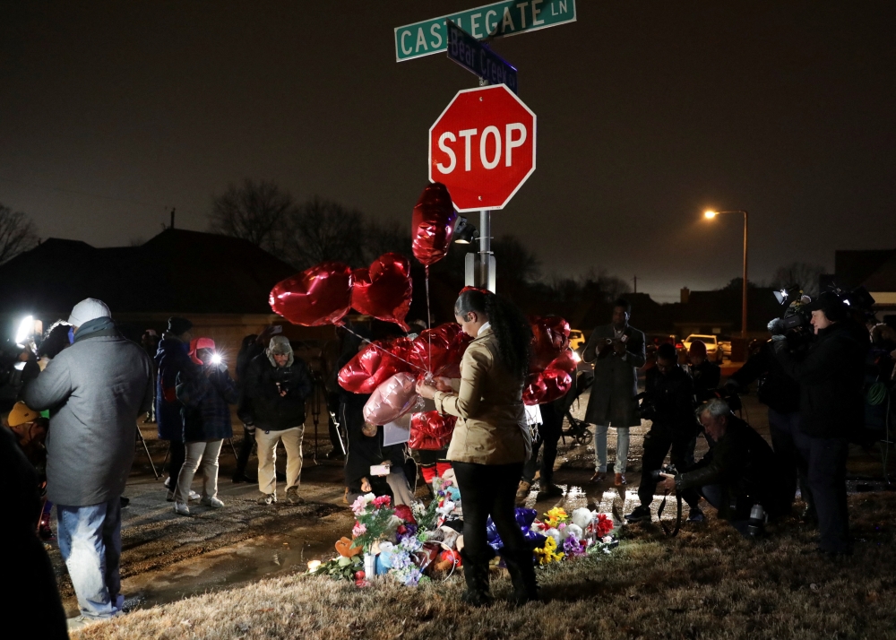 People attend a vigil at the intersection of Castlegate Lane and Bear Creek Cove, where Nichols was beaten by Memphis Police officers, in Memphis, Tennessee, U.S. January 30, 2023. REUTERS/Alyssa Pointer

