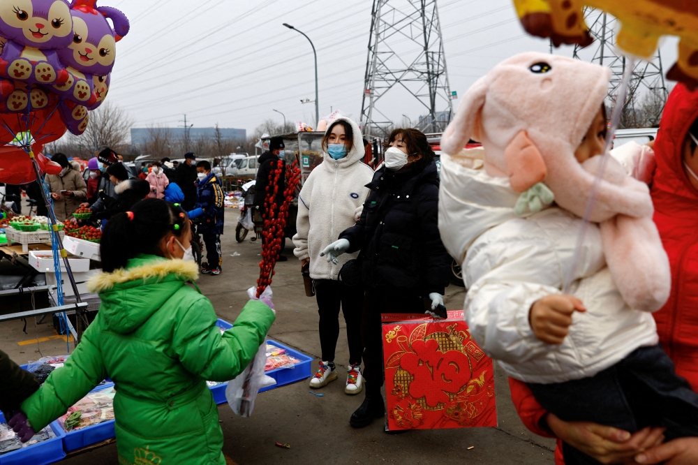 Customers shop ahead of the Chinese Lunar New Year at an outdoor market in Beijing, China on January 13, 2023. File Photo / Reuters