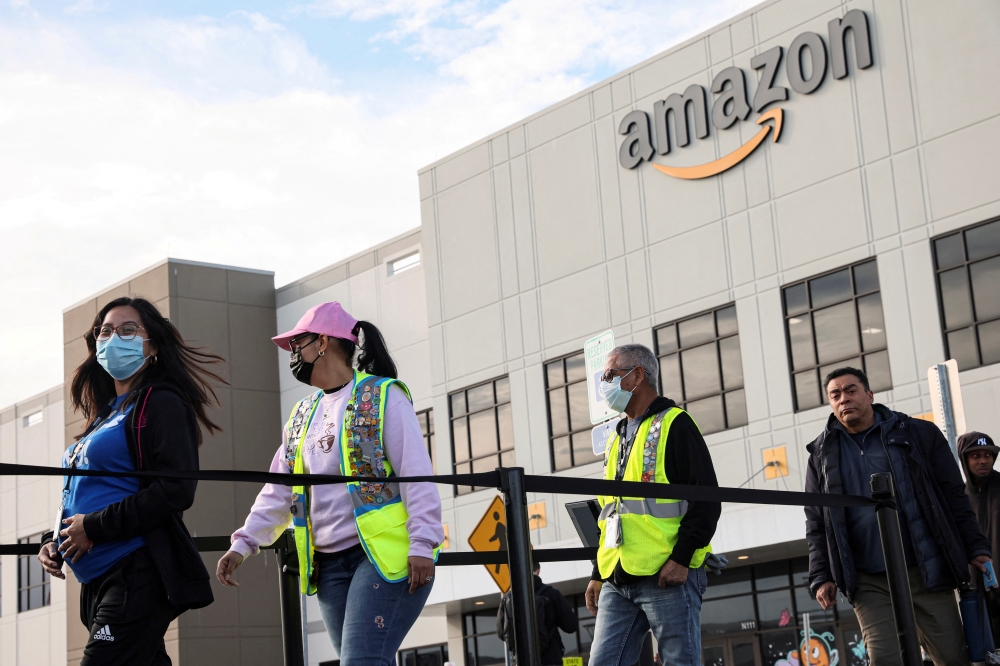 Workers stand in line to cast ballots for a union election at Amazon's JFK8 distribution center, in the Staten Island borough of New York City, US, on March 25, 2022. File Photo / Reuters
 