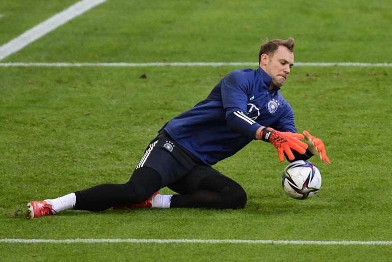 FILE PHOTO: Soccer Football - World Cup - UEFA Qualifiers - Germany Training - Volksparkstadion, Hamburg, Germany - October 7, 2021 Germany's Manuel Neuer during training REUTERS/Fabian Bimmer

