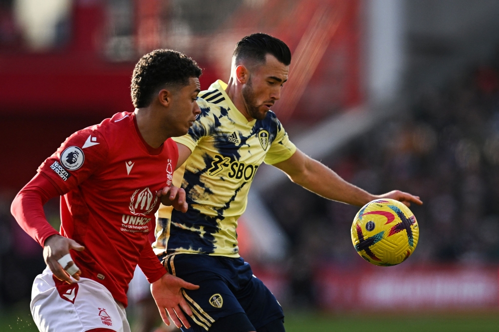 Nottingham Forest's Welsh striker Brennan Johnson (left) fights for the ball with Leeds United's English midfielder Jack Harrison during the English Premier League match between Nottingham Forest and Leeds United at The City Ground in Nottingham, central England, on February 5, 2023. (Photo by Paul ELLIS / AFP) 