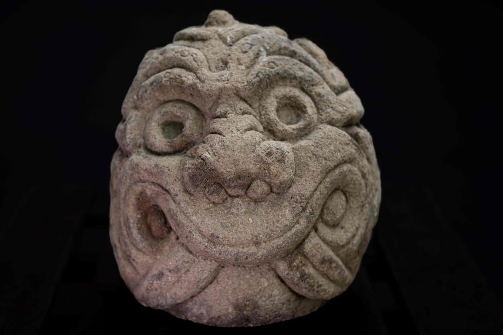 Handout photograph released by the Swiss Culture Minister on February 8, 2023 shows Peruvian sculpture seized by Swiss customs. (Photo by Handout / Swiss Culture Minister / AFP) / 