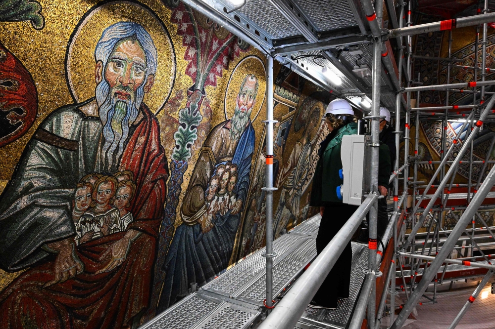 A photo shows a detail of the section 