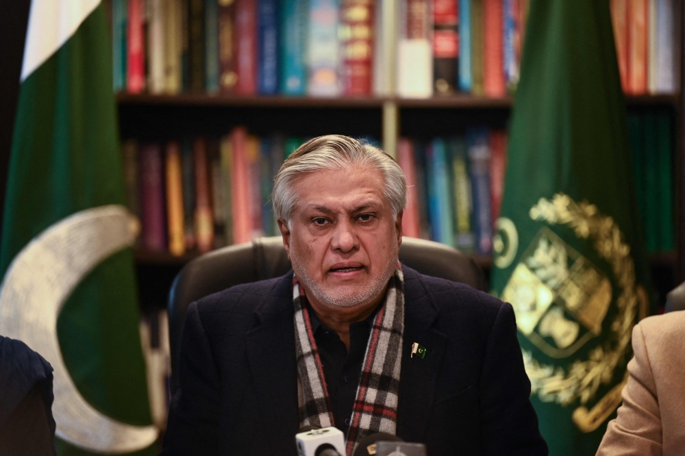 Pakistan Finance Minister Ishaq Dar speaks during a press conference in Islamabad on February 10, 2023. - An IMF team left Pakistan on February 10 after crisis talks with the government failed to deliver a deal on financial aid that would help the South Asian country avert economic collapse. (Photo by Aamir QURESHI / AFP)