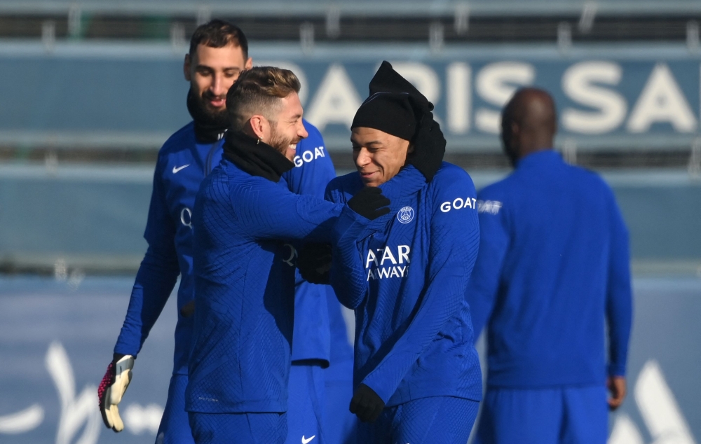 Paris Saint-Germain's Spanish defender Sergio Ramos (left) and forward Kylian Mbappe (right) take part in a training session in Saint-Germain-en-Laye, west of Paris on February 13, 2023, on the eve of the UEFA Champions League round of Last 16 First leg match against FC Bayern Munich. (Photo by FRANCK FIFE / AFP)