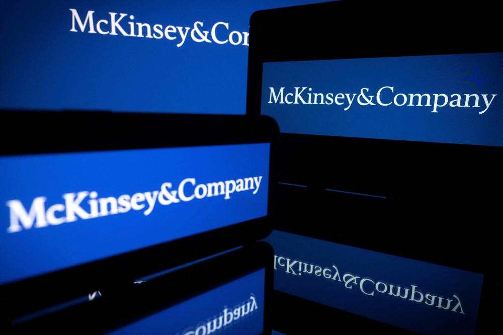 (FILES) This file photo taken on April 12, 2022 in Toulouse shows screens displaying the logo of US-based McKinsey & Company management consulting firm. - Four judicial searches perquisitions were caried out at the end of January at the home of managers and former managers of McKinsey in connection with an investigation over suspected illegal fundings in the presidential campaigns of Emmanuel Macron, according to sources close to the case on February 17, 2023. (Photo by Lionel BONAVENTURE / AFP)