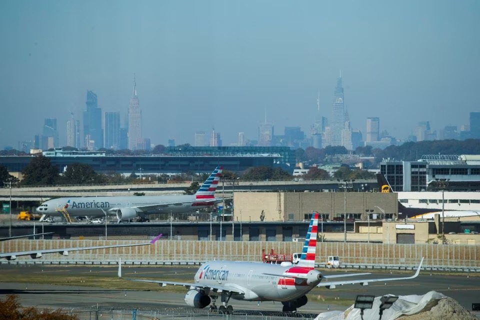 File photo: American Airlines planes taxi on the tarmac as the skyline of New York City is seen in the background from the JFK International Airport in New York, U.S., November 8, 2021. REUTERS/Eduardo Munoz