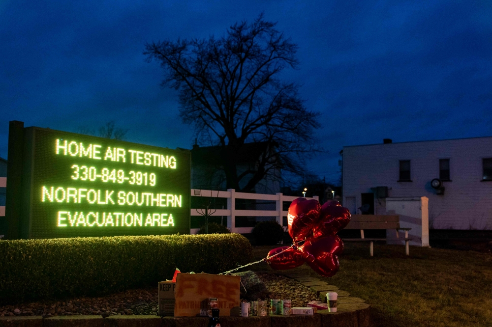EAST PALESTINE, OH - FEBRUARY 16: Balloons are placed next to a sign displaying information for residents to receive air-quality tests from Norfolk Southern Railway on February 16, 2023 in East Palestine, Ohio. On February 3rd, a Norfolk Southern Railways train carrying toxic chemicals derailed causing an environmental disaster. Michael Swensen/Getty Images/AFP (Photo by Michael Swensen / GETTY IMAGES NORTH AMERICA / Getty Images via AFP)