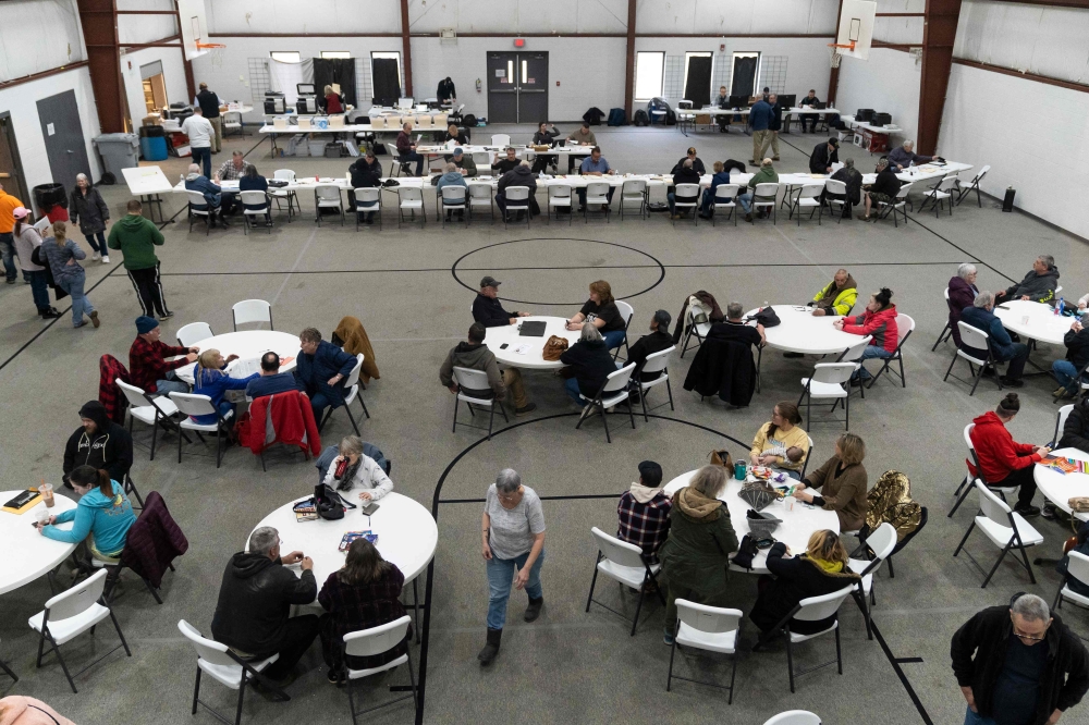Residents receive $1000 checks and reimbursements for evacuation expenses from employees of Norfolk Southern on February 17, 2023 in New Waterford, Ohio. Michael Swensen/Getty Images/AFP