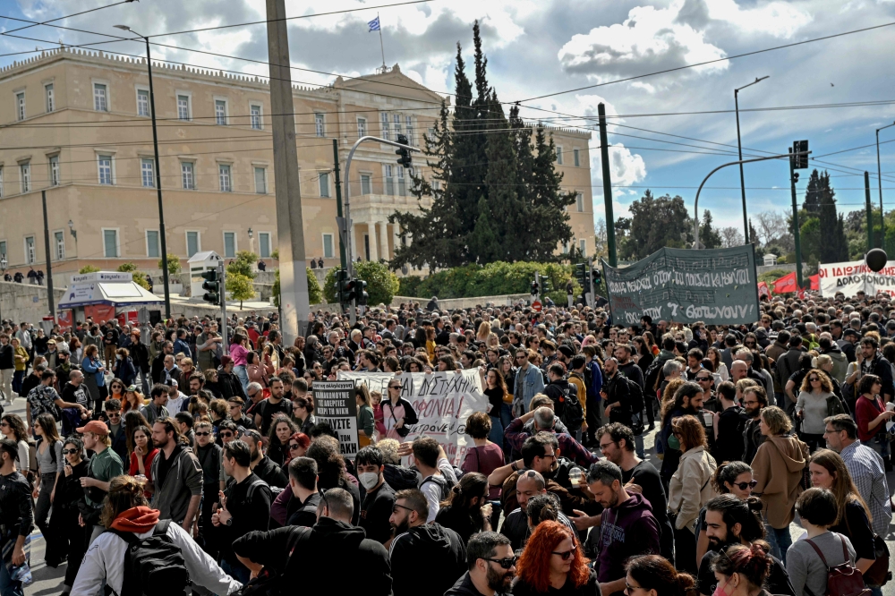 Protesters gather in front of the Greek parliament in Athens on March 5, 2023 during a demonstration following the deadly train accident late on February 28. (Photo by Louisa Gouliamaki / AFP)