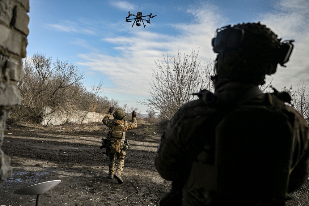 A Ukrainian serviceman flies a drone to spot Russian positions near the city of Bakhmut, in the region of Donbas, on March 5, 2023. (Photo by Aris Messinis / AFP)
