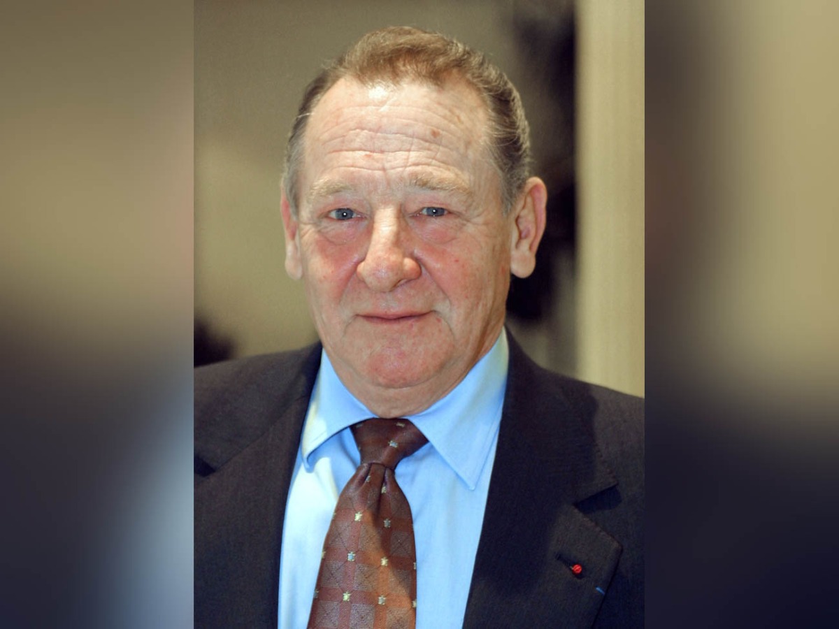 (Files) In this file photo taken on March 26, 2001, CEO of Accor group Gerard Pelisson poses at the Pavillon gabriel in Paris on March 26, 2001, during the baptism of the 2000 vintage of Bordeaux and Bordeaux Superieur. (Photo by Daniel Janin / AFP)