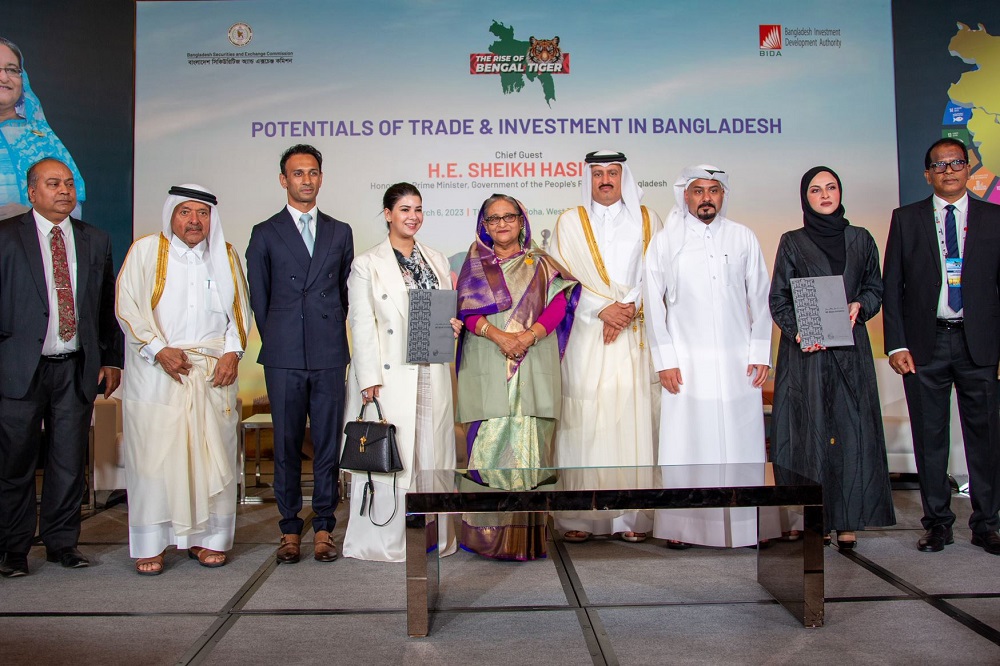Officials of QFC, BSEC and BIDA with  Prime Minister of Bangladesh H E Sheikh Hasina during the summit.