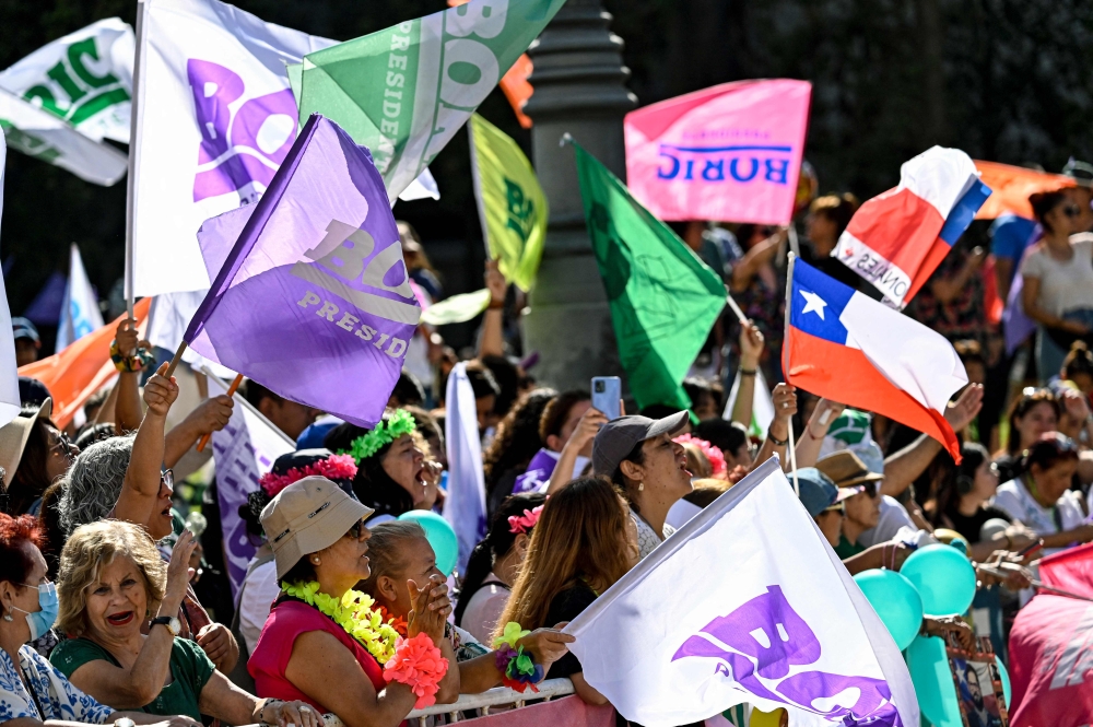 Supporters of Chile's President Gabriel Boric take part in an event to celebrate his first year in office, outside the La Moneda presidential palace in Santiago, on March 11, 2023.  (Photo by MARTIN BERNETTI / AFP)