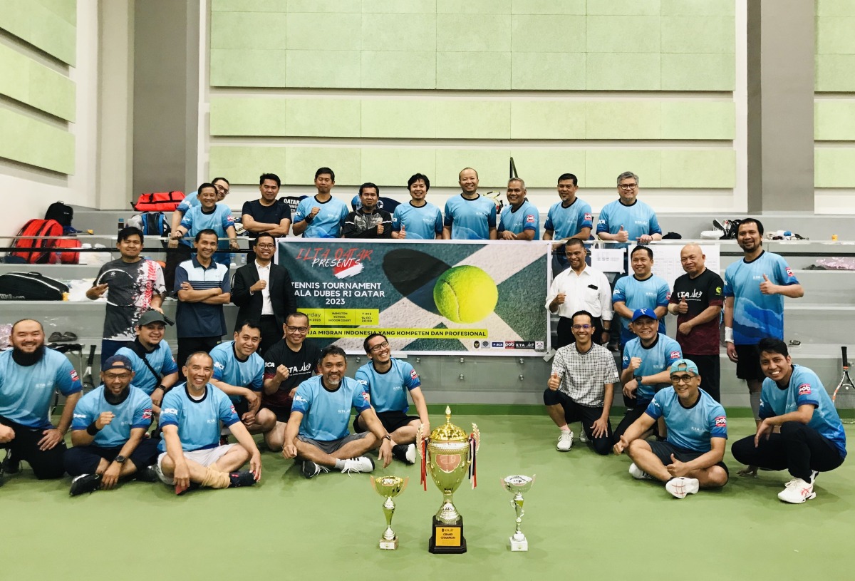 Indonesian Ambassador to Qatar, H E Ridwan Hassan (in white shirt) with players during a tennis tournament for Indonesian workers held recently.
