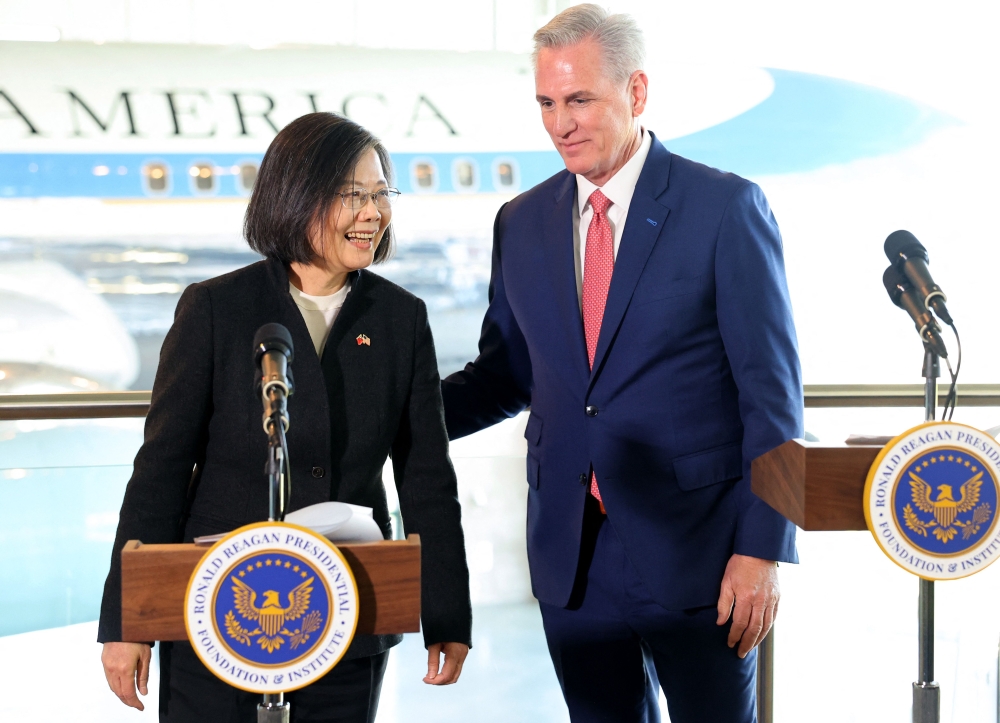 Taiwanese President Tsai Ing-wen and Speaker of the House Kevin McCarthy stand together in the Air Force One Pavilion at the Ronald Reagan Presidential Library after making statements to the press on April 5, 2023 in Simi Valley, California. (Photo by Mario Tama / Getty Images via AFP)