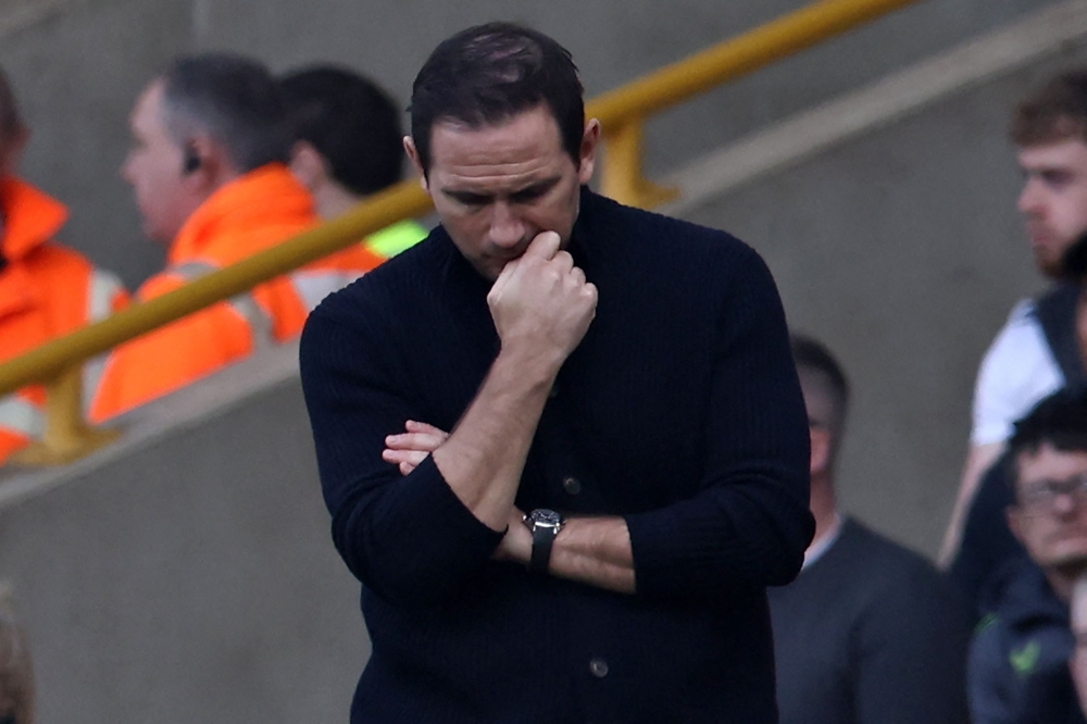 Chelsea's English caretaker manager Frank Lampard gestures on the touchline during the English Premier League football match between Wolverhampton Wanderers and Chelsea at the Molineux stadium in Wolverhampton, central England on April 8, 2023. (Photo by Darren Staples / AFP)
