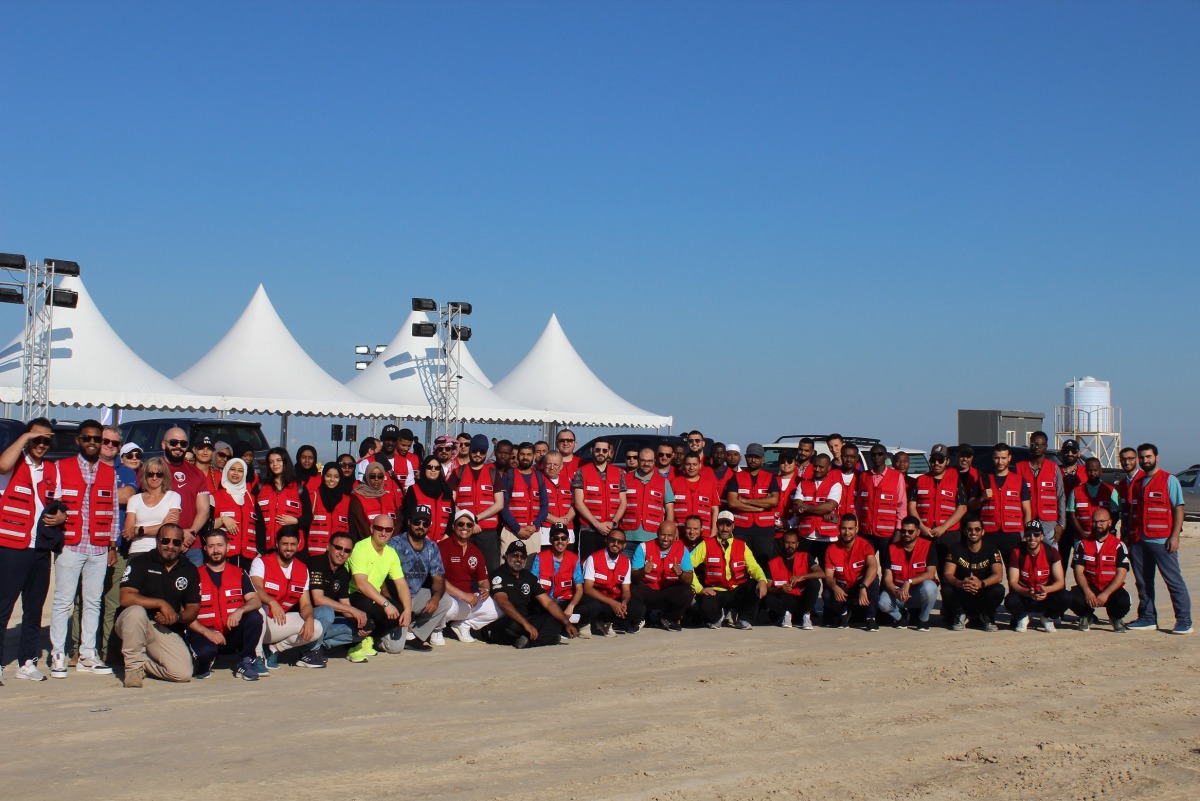 Volunteers of QRCS pose during Fuwairit Beach cleaning campaign.