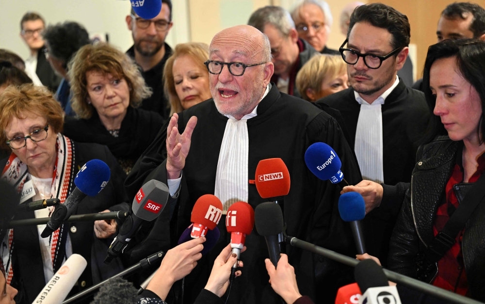 French lawyer Alain Jakubowicz talks to the press at the Paris courthouse on April 17, 2023 after the trial of Air France and plane manufacturer Airbus for the crash of the Rio-Paris Air France flight A330 on June 1, 2009 which killed 228 people. (Photo by BERTRAND GUAY / AFP)