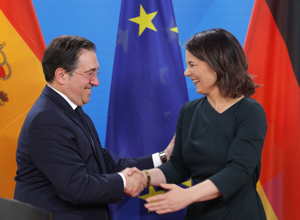 German Foreign Minister Annalena Baerbock and Spanish Foreign Minister Jose Manuel Albares Bueno shake hands after a joint press conference on April 21, 2023 at the Foreign Ministry in Berlin. (Photo by Odd Andersen / AFP)
