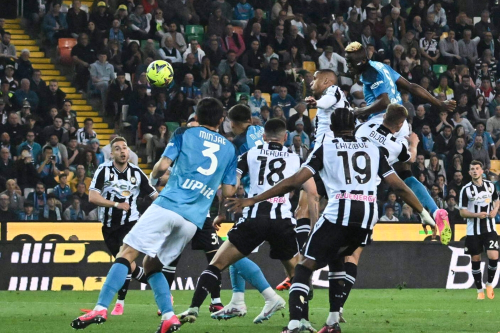 Napoli's Nigerian forward Victor Osimhen (Top right) and Udinese's Brazilian defender Rodrigo Becao (2nd right Top) go for a header during the Italian Serie A football match between Udinese and Napoli on May 4, 2023 at the Friuli stadium in Udine. (Photo by Tiziana Fabi / AFP)