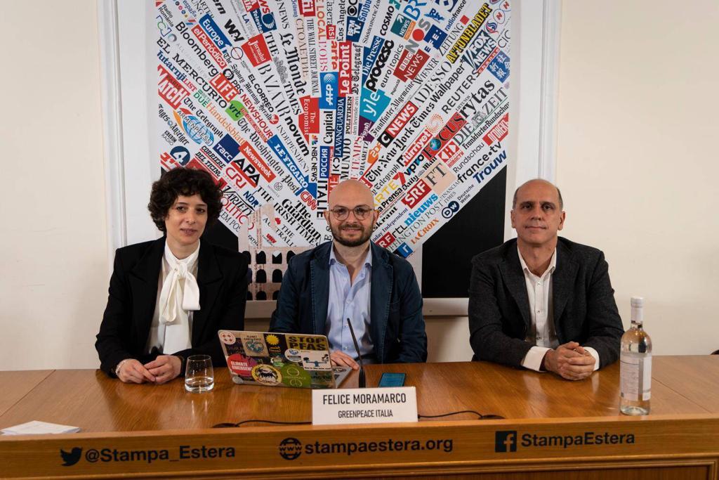 Pic: Twitter / Greenpeace Italia
