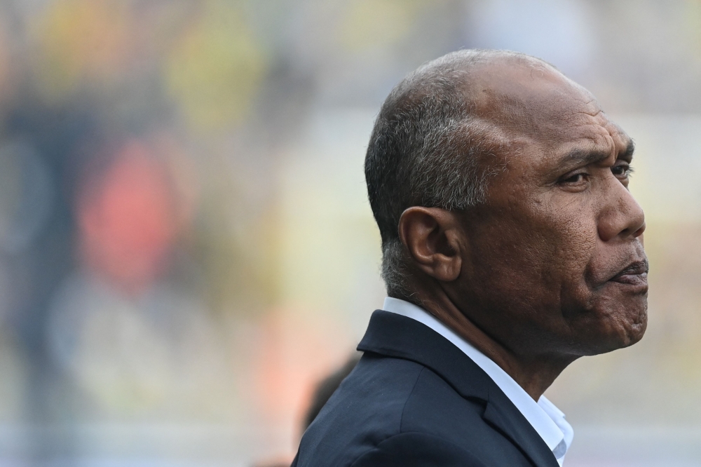 Nantes' French head coach Antoine Kombouare is seen during the French L1 football match between FC Nantes and AS Monaco FC at the Stade de la Beaujoire Louis Fonteneau in Nantes, western France on April 9, 2023. (Photo by Sebastien SALOM-GOMIS / AFP)