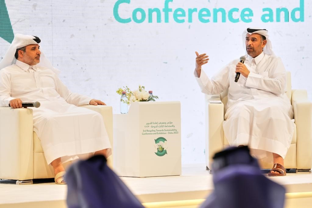 Minister of Municipality H E Dr. Abdullah bin Abdulaziz bin Turki Al Subaie  (left) and Minister of Environment and Climate Change H E Sheikh Dr. Faleh bin Nasser bin Ahmed bin Ali Al Thani during the discussion. 