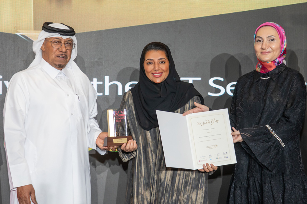 Moza Khalid Al Muhannadi - Director CSR, Sponsorship and Media at Ooredoo (centre) receiving the award.
