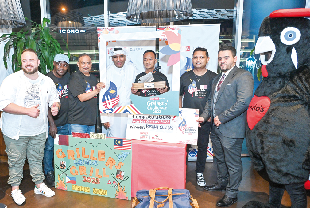 Bishnu Gurung (fifth left) along with Nando Qatar’s officials during the awarding ceremony.