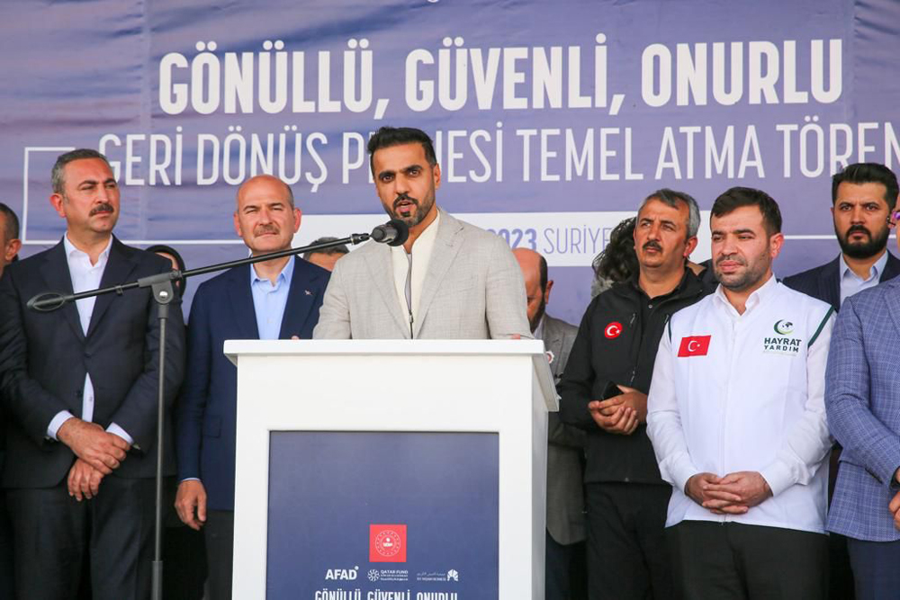 Qatari and Turkish officials along with others during the ceremony.  