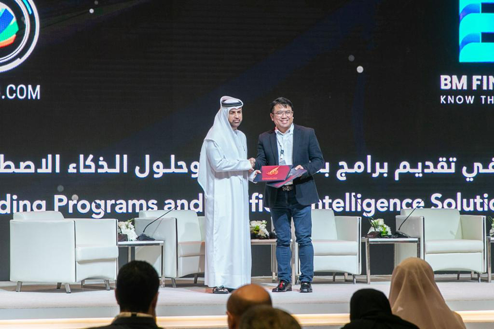 Prof. Dr. Khalid Ibrahim Al-Sulaiti, the vice-chairman of Bait Al-Mashura and Prof. M Nazri, Founder and Chairman of CEAI Global during MoU signing.